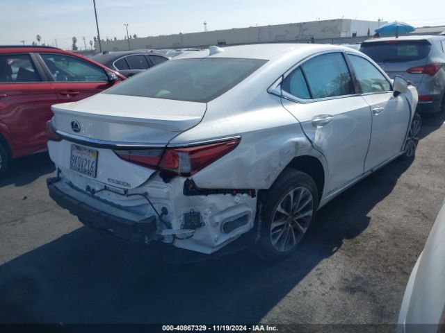 58ACA1C1XNU023634 Lexus ES 300H