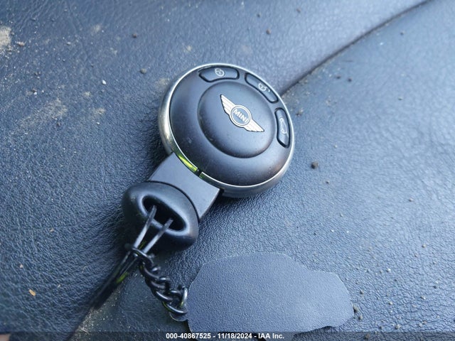 2010 MINI COOPER S WMWMF7C52ATW89682 Photo 10