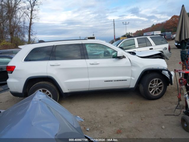 1C4RJFAGXJC106832 Jeep Grand Cherokee Laredo 4x4