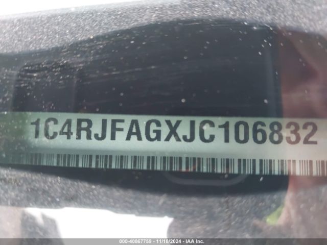 1C4RJFAGXJC106832 Jeep Grand Cherokee Laredo 4x4