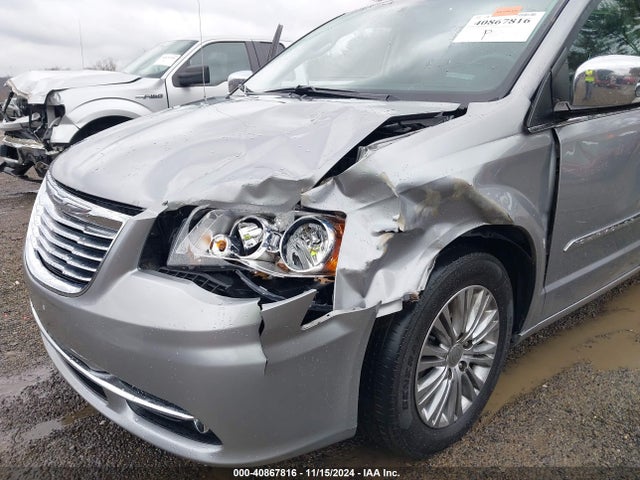 2C4RC1CG5GR174496 Chrysler Town & Country Touring-l Anniversary Edition