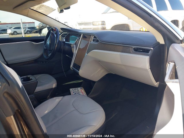 2013 TESLA MODEL S 5YJSA1AC7DFP10637 Photo 4