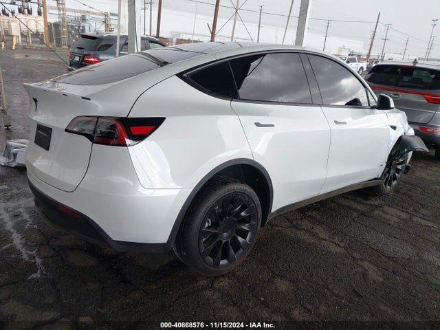 2024 TESLA MODEL Y 7SAYGDEDXRF108967 Photo 3