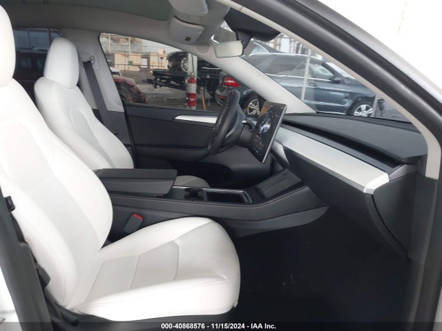 2024 TESLA MODEL Y 7SAYGDEDXRF108967 Photo 4