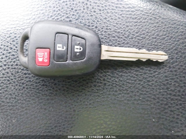 JTMBFREV3HJ704411 Toyota RAV4 LE