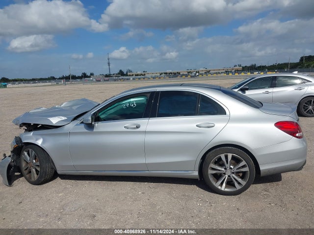 55SWF4JB8FU092743 Mercedes-Benz C 300 Luxury/sport
