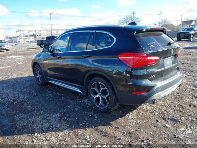 2018 BMW X1 WBXHT3C30J3H32488 Photo 2