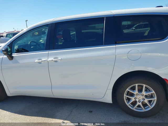 Chrysler Pacifica Touring L 2024 2C4RC1BG0RR182302 Image 14