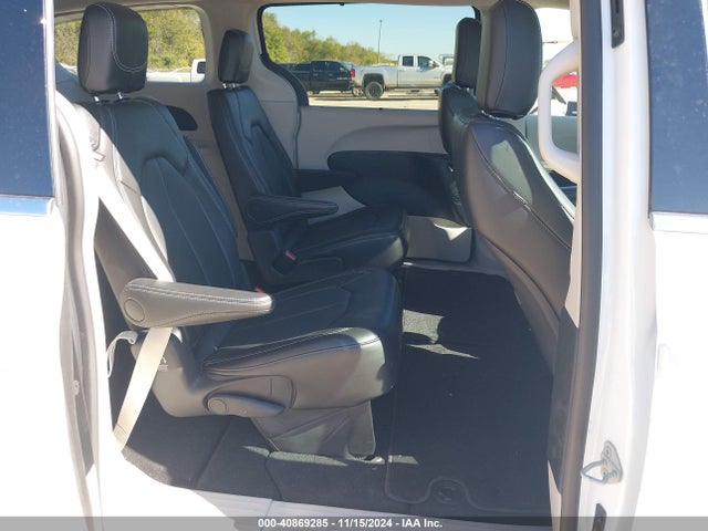 Chrysler Pacifica Touring L 2024 2C4RC1BG0RR182302 Image 8