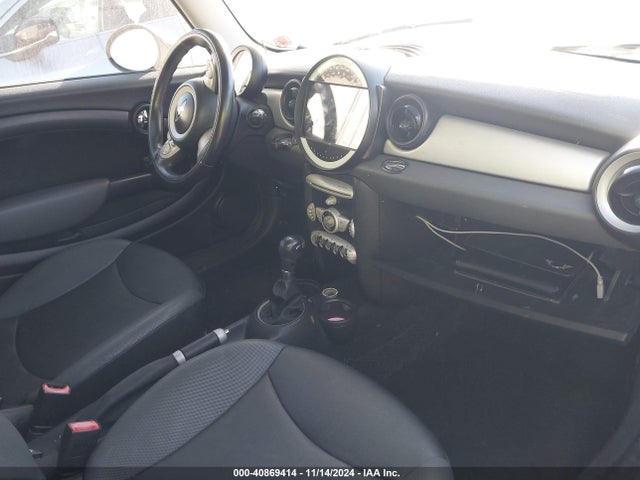 2008 MINI COOPER WMWMF33548TT66429 Photo 4