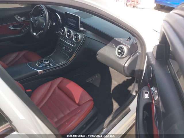 55SWF4JB6HU216043 Mercedes-Benz C 300 Luxury/sport