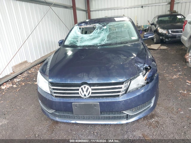 1VWAT7A37FC004788 Volkswagen Passat 1.8t S