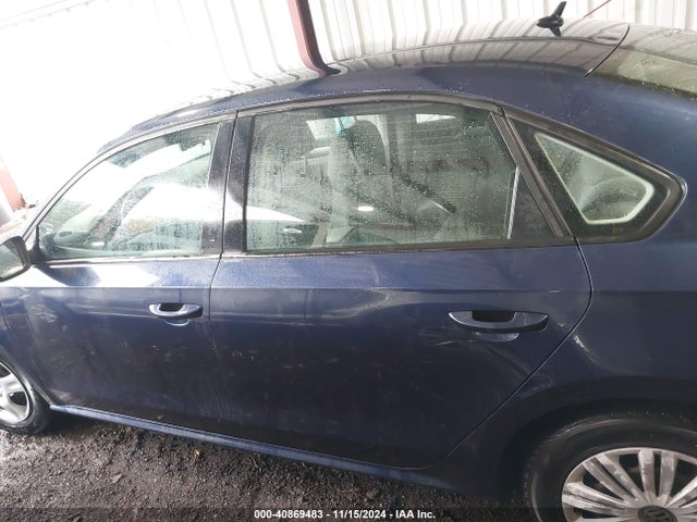 1VWAT7A37FC004788 Volkswagen Passat 1.8t S