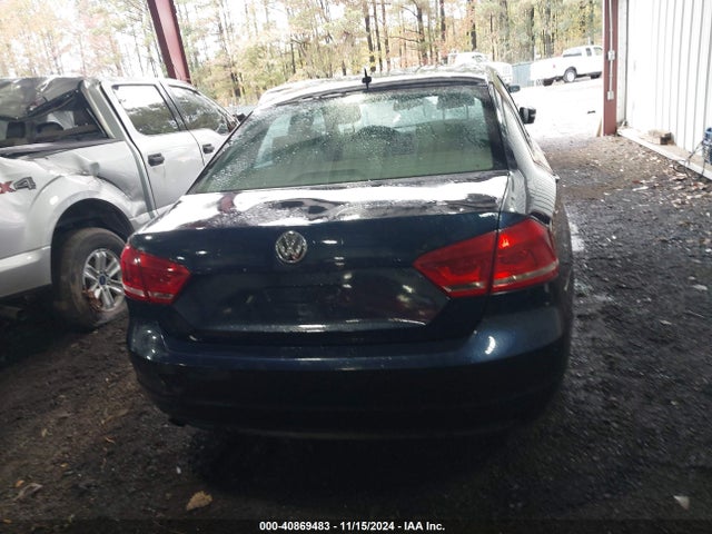 1VWAT7A37FC004788 Volkswagen Passat 1.8t S