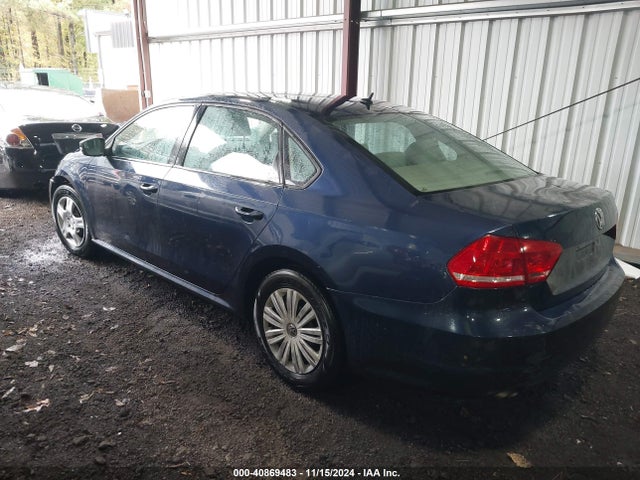 1VWAT7A37FC004788 Volkswagen Passat 1.8t S