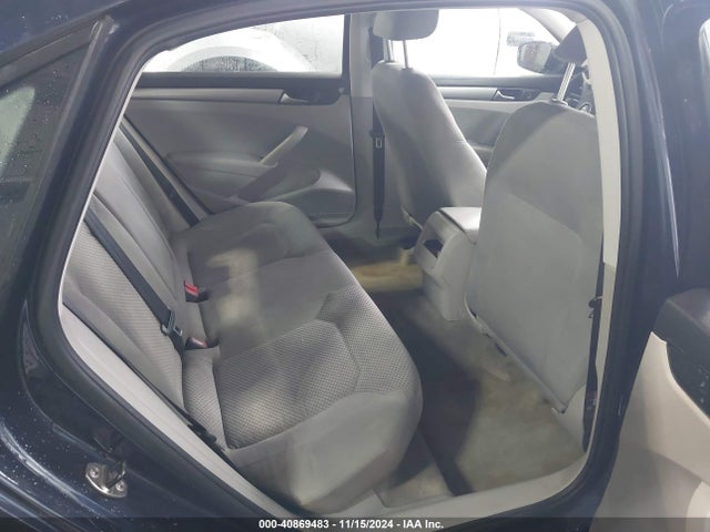 1VWAT7A37FC004788 Volkswagen Passat 1.8t S