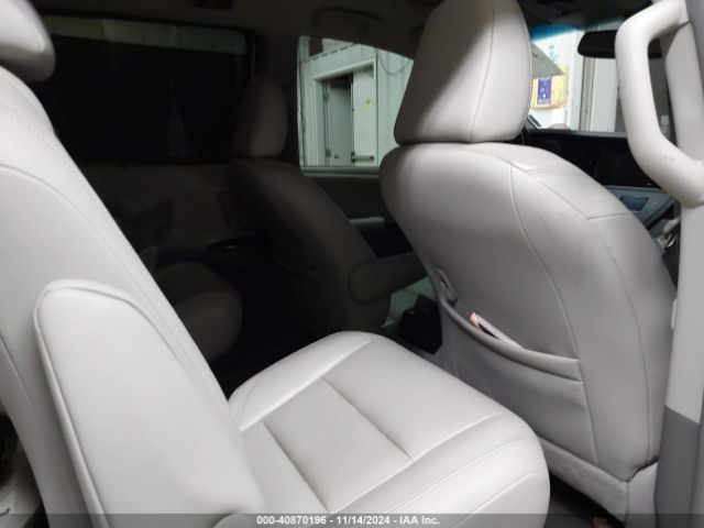 5TDYK3DC8GS705252 Toyota Sienna Xle Premium 8 Passenger