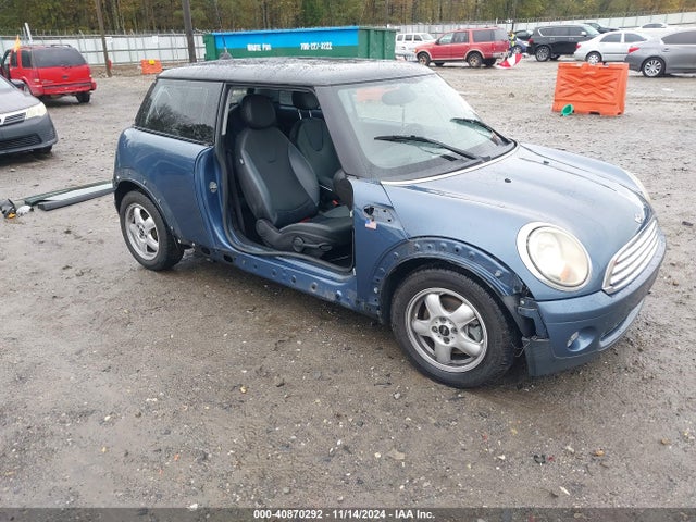 2010 MINI COOPER WMWMF3C5XATZ60917 Photo 0
