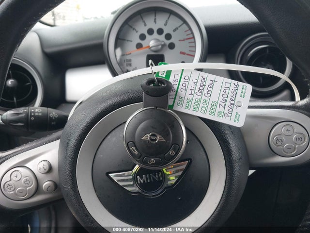 2010 MINI COOPER WMWMF3C5XATZ60917 Photo 10