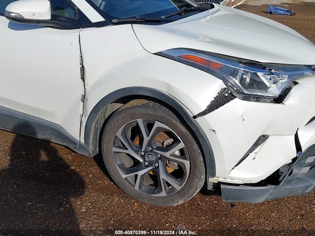 Toyota C-HR XLE 2018 NMTKHMBX9JR011076 Image 17