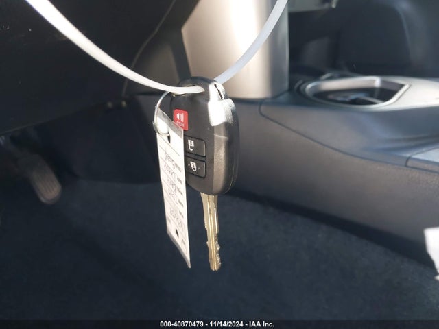 Toyota RAV4 LE 2017 JTMZFREV6HJ127436 Image 11