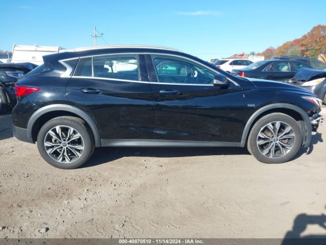 SJKCH5CR9JA056976 Infiniti Qx30 Premium