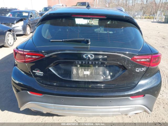SJKCH5CR9JA056976 Infiniti Qx30 Premium