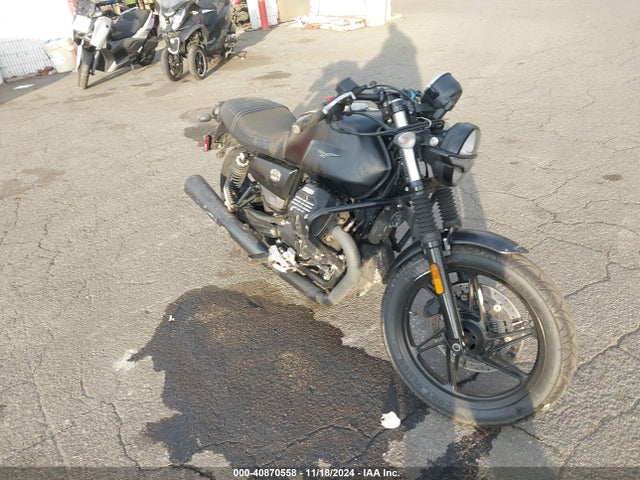 2022 MOTO GUZZI V7 ZGUKZUA00NM001120