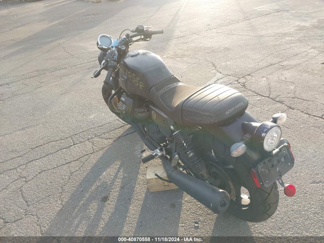 2022 MOTO GUZZI V7 ZGUKZUA00NM001120 Photo 2