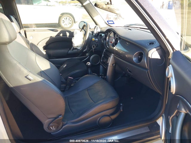 2006 MINI COOPER S WMWRE33536TL18202 Photo 4