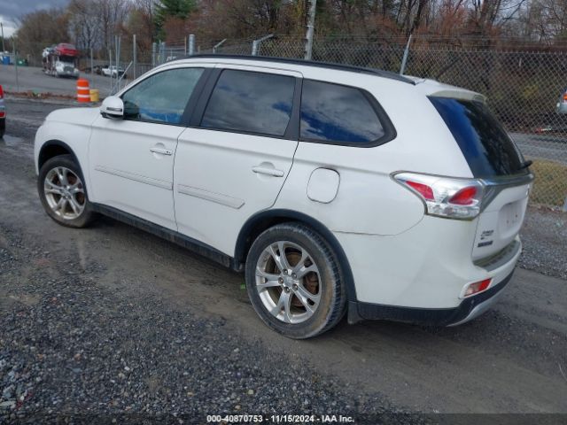 JA4AZ3A33FZ012646 Mitsubishi Outlander Se