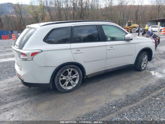 JA4AZ3A33FZ012646 Mitsubishi Outlander Se