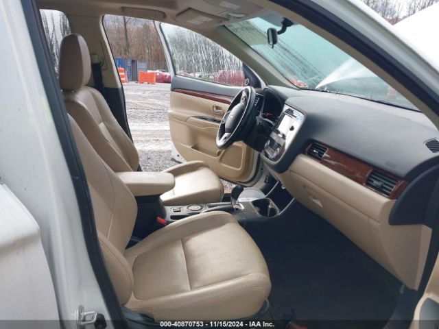 JA4AZ3A33FZ012646 Mitsubishi Outlander Se