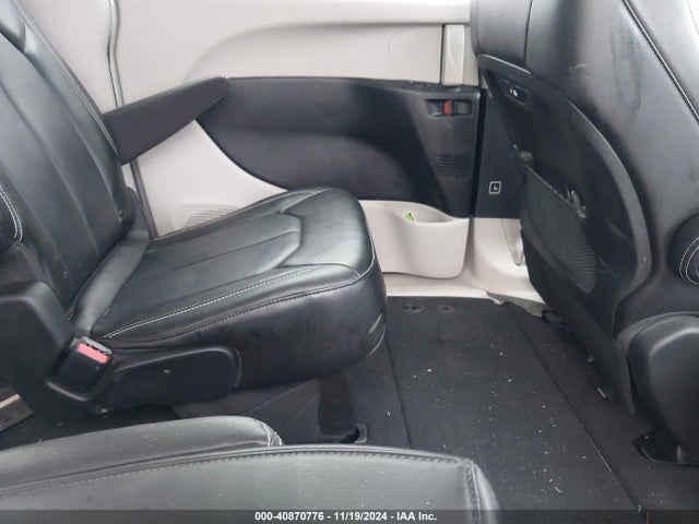 Chrysler Pacifica Touring L 2024 2C4RC1BG9RR129470 Image 8