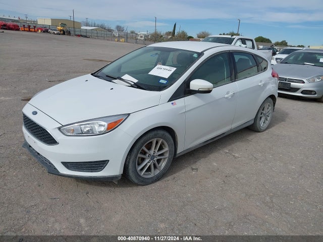 Ford FOCUS SE 2017 1FADP3K20HL204598 Image 2