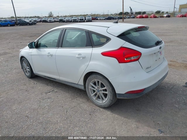 Ford FOCUS SE 2017 1FADP3K20HL204598 Image 3