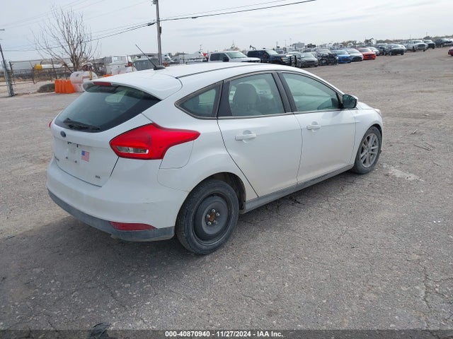 Ford FOCUS SE 2017 1FADP3K20HL204598 Image 4