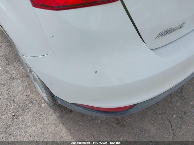 Ford FOCUS SE 2017 1FADP3K20HL204598 Image 6