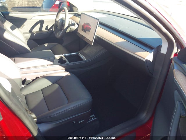 2024 TESLA MODEL Y 7SAYGDEDXRA308969 Photo 4