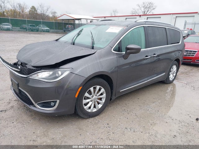 Chrysler Pacifica Touring L 2018 2C4RC1BG9JR275288 Image 2