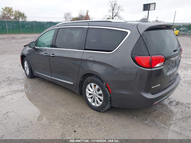 Chrysler Pacifica Touring L 2018 2C4RC1BG9JR275288 Image 3