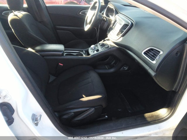 Chrysler 200 Limited 2015 1C3CCCAB9FN637281 Image 5