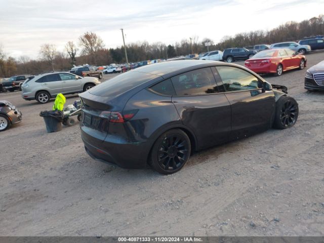 2024 TESLA MODEL Y 7SAYGDED3RF160506 Photo 3
