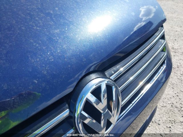 1VWBT7A35FC025529 Volkswagen Passat 1.8t Se