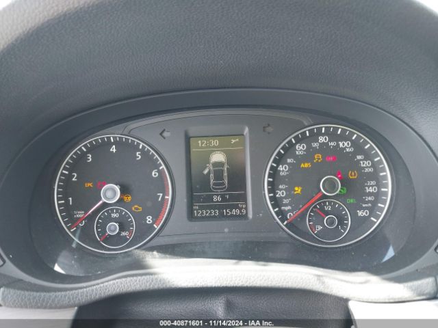 1VWBT7A35FC025529 Volkswagen Passat 1.8t Se