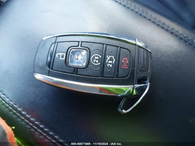 5LMCJ2D91HUL55643 Lincoln MKC SELECT