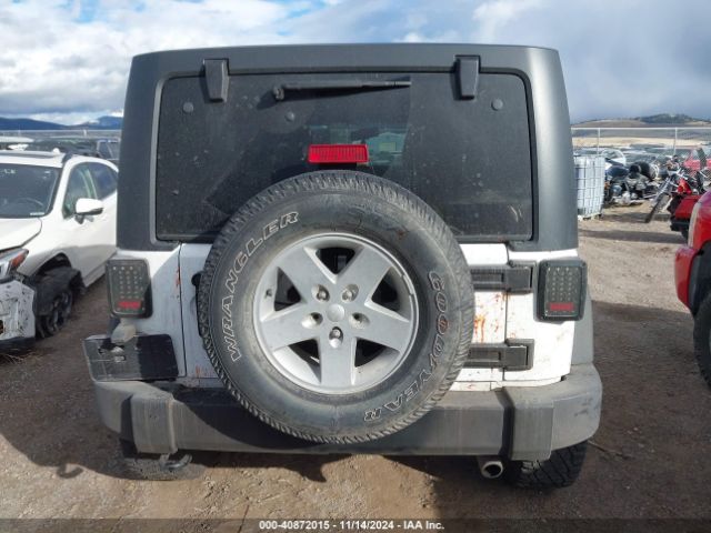 1C4BJWDG0EL233074 Jeep Wrangler Unlimited Sport