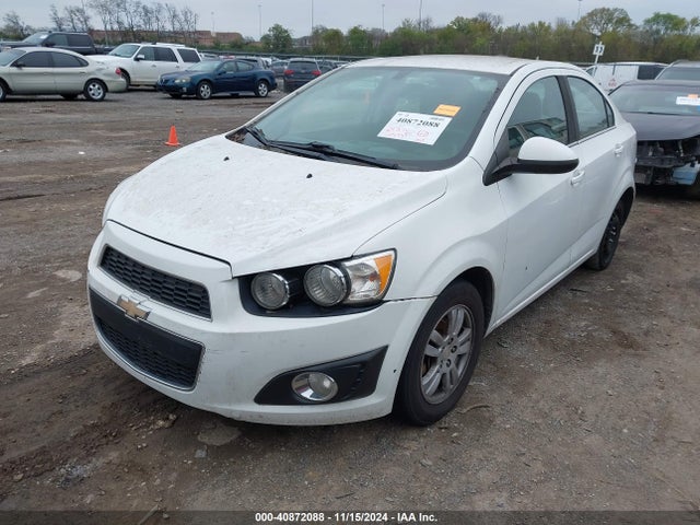 Chevrolet Sonic Lt Auto 2015 1G1JC5SH5F4180372 Image 2
