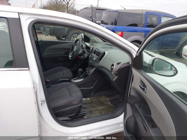 Chevrolet Sonic Lt Auto 2015 1G1JC5SH5F4180372 Image 5