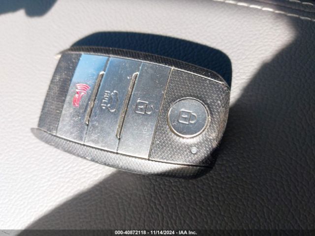 KNDCC3LC3H5035030 KIA NIRO EX